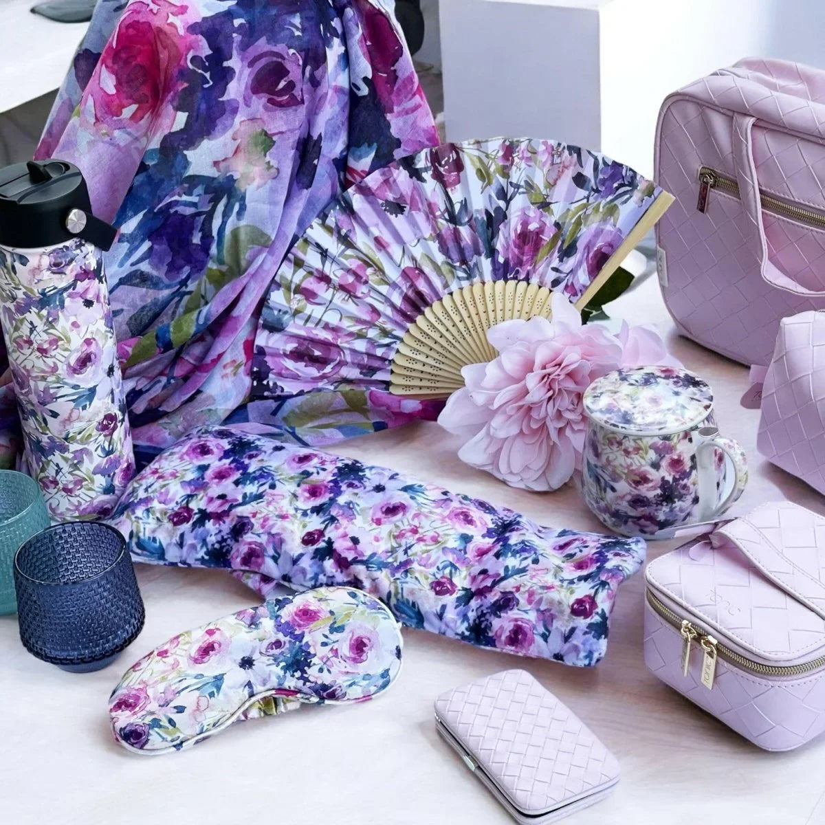 Peonie Rose Water Bottle - Exquisite Homewares