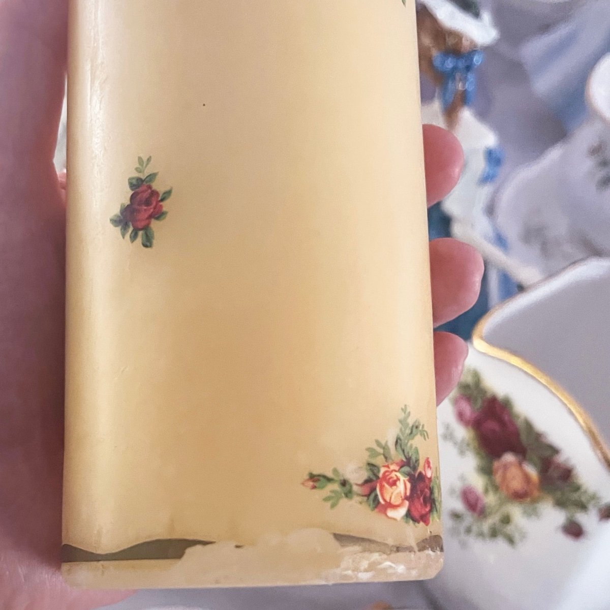 Royal Albert Old Country Roses Set of 2 Candles - Rare Collectibles - Exquisite Homewares