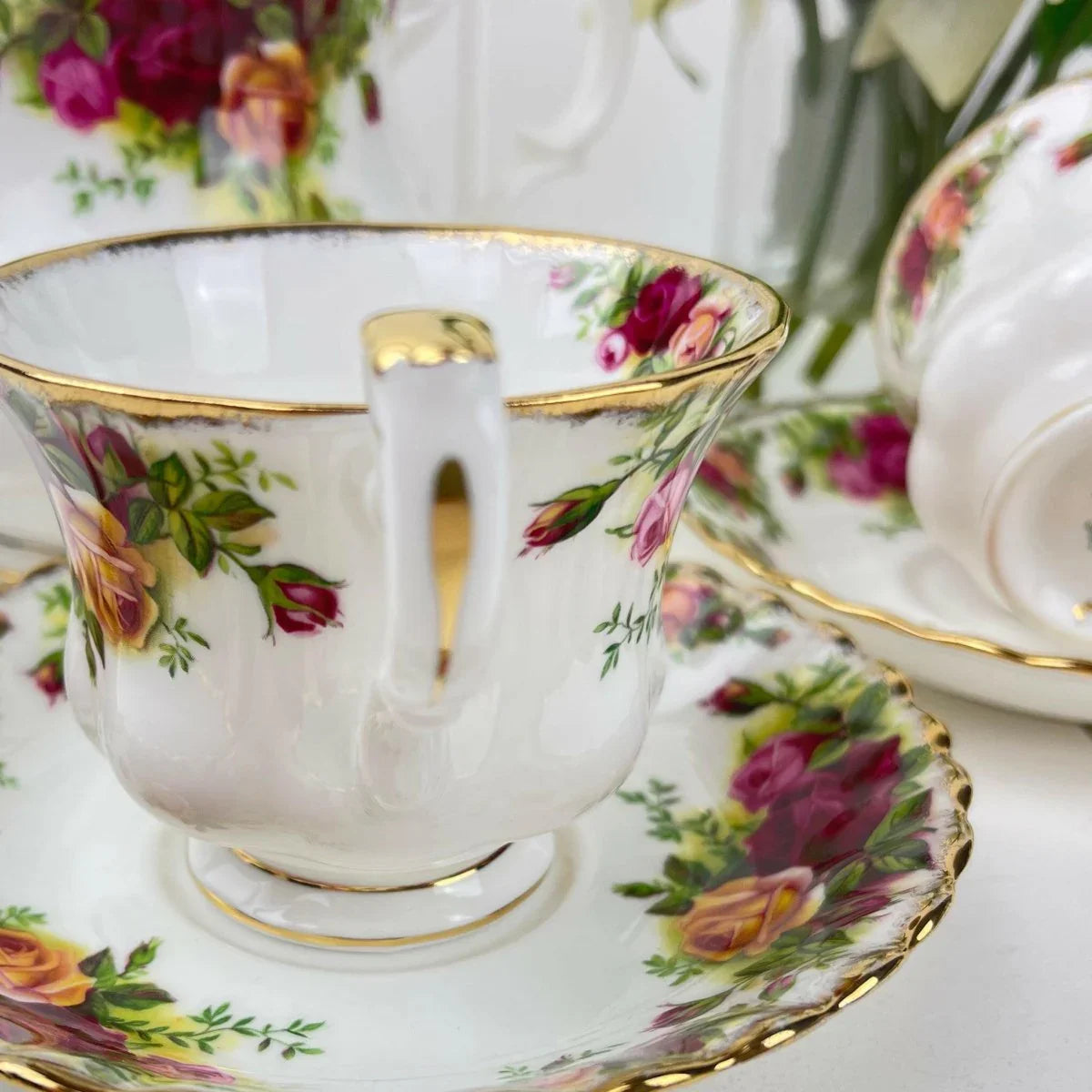 Royal Albert Vintage Old Country Roses Duo - Exquisite Homewares