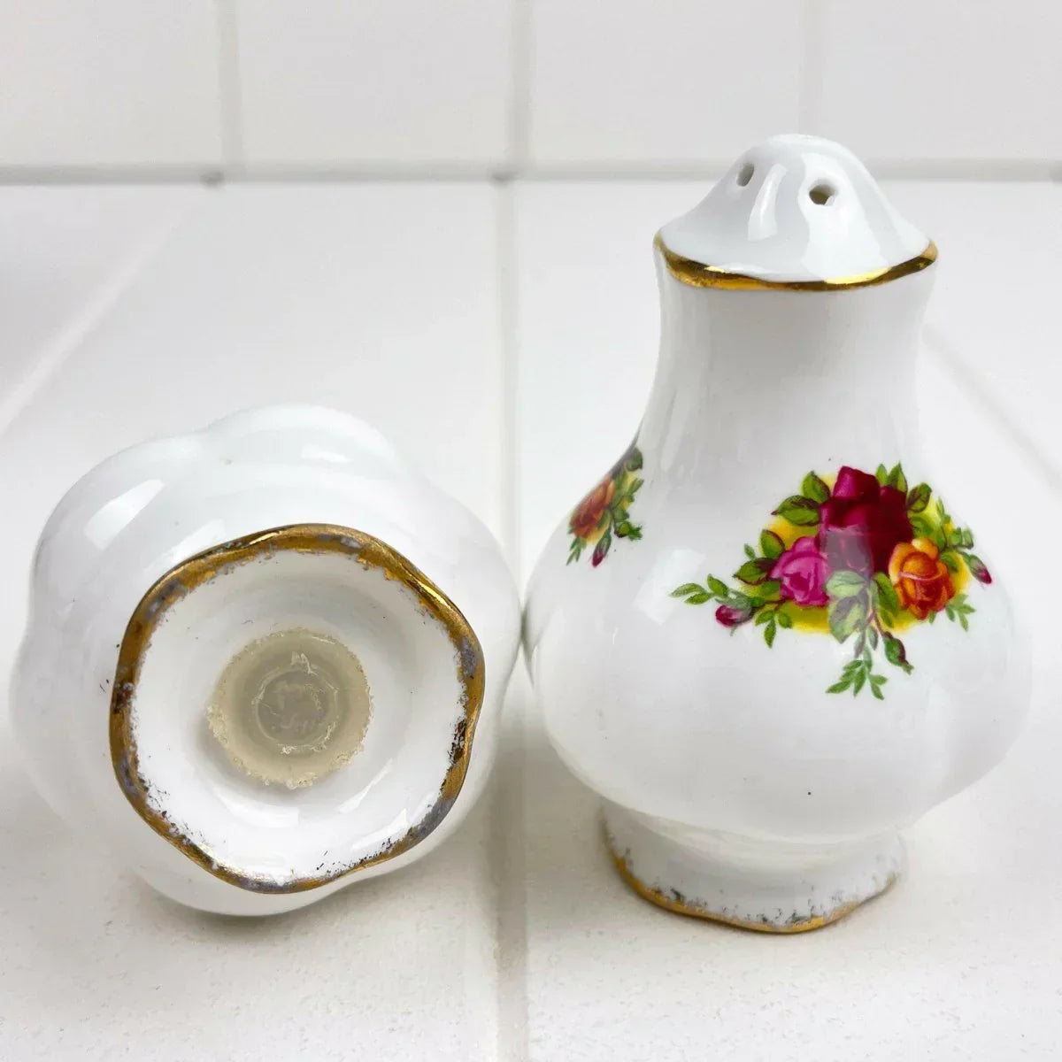 Royal Albert Vintage Unbranded Old Country Roses Montrose Salt and Pepper Shakers - Exquisite Homewares