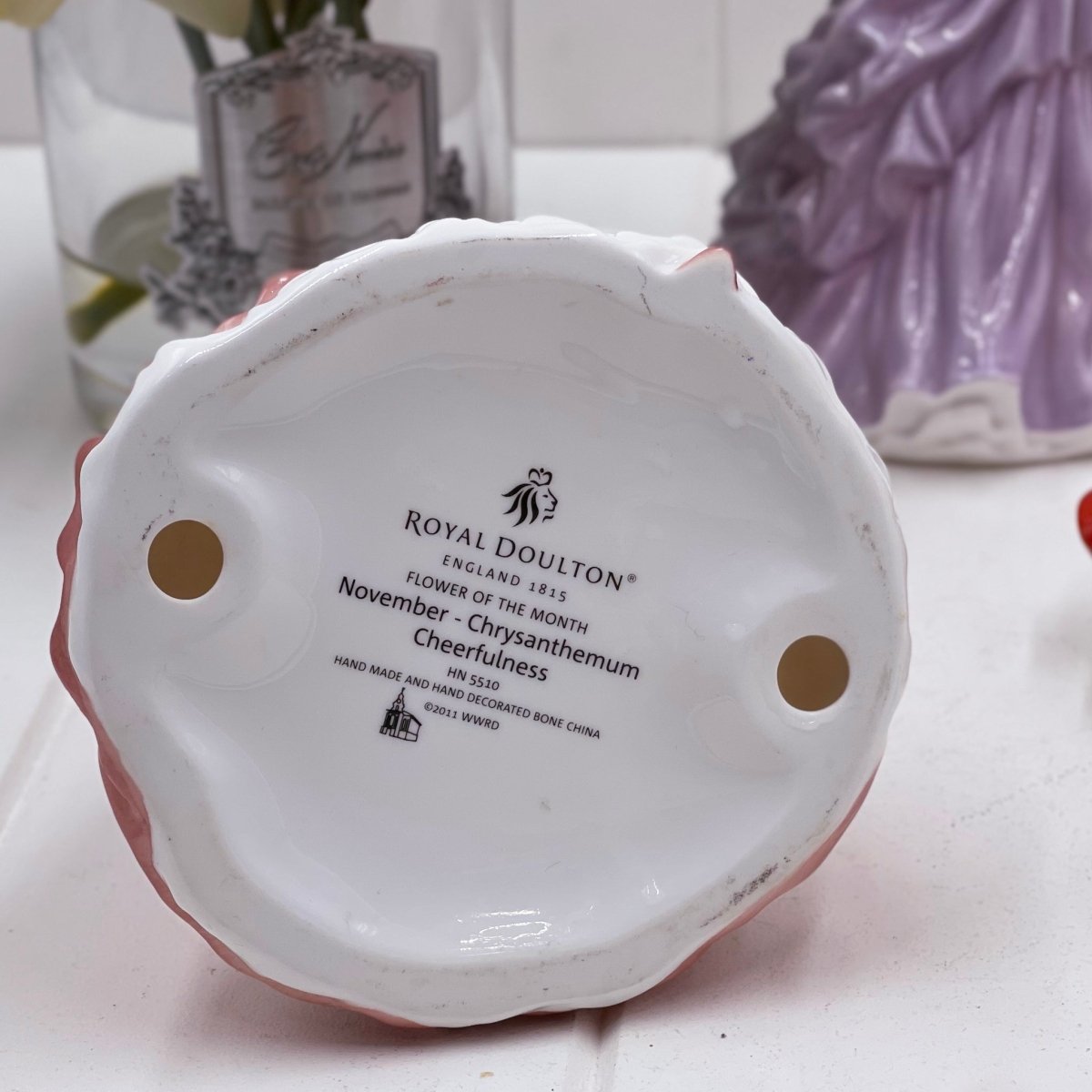 Royal Doulton Flower of the Month November Chrysanthemum Cheerfulness HN5510 - 17cm - Exquisite Homewares