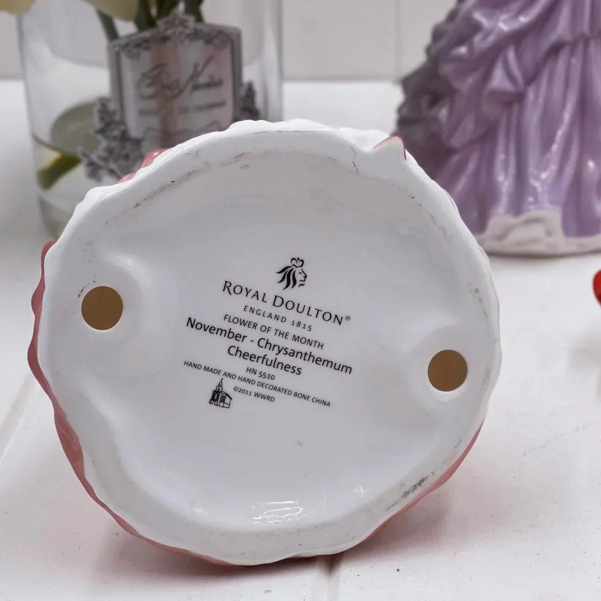 Royal Doulton Flower of the Month November Chrysanthemum Cheerfulness HN5510 - 17cm - Exquisite Homewares