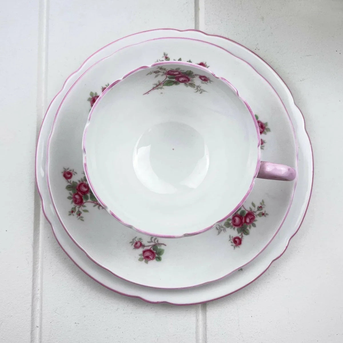 Shelley Vintage Rose Spray Trio - Exquisite Homewares