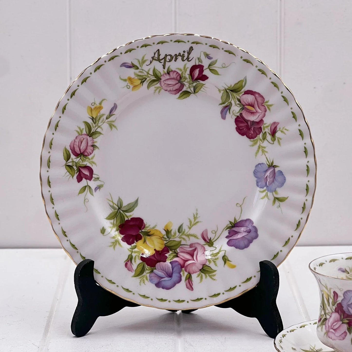 Royal Albert Flower of the Month April Entree Plate