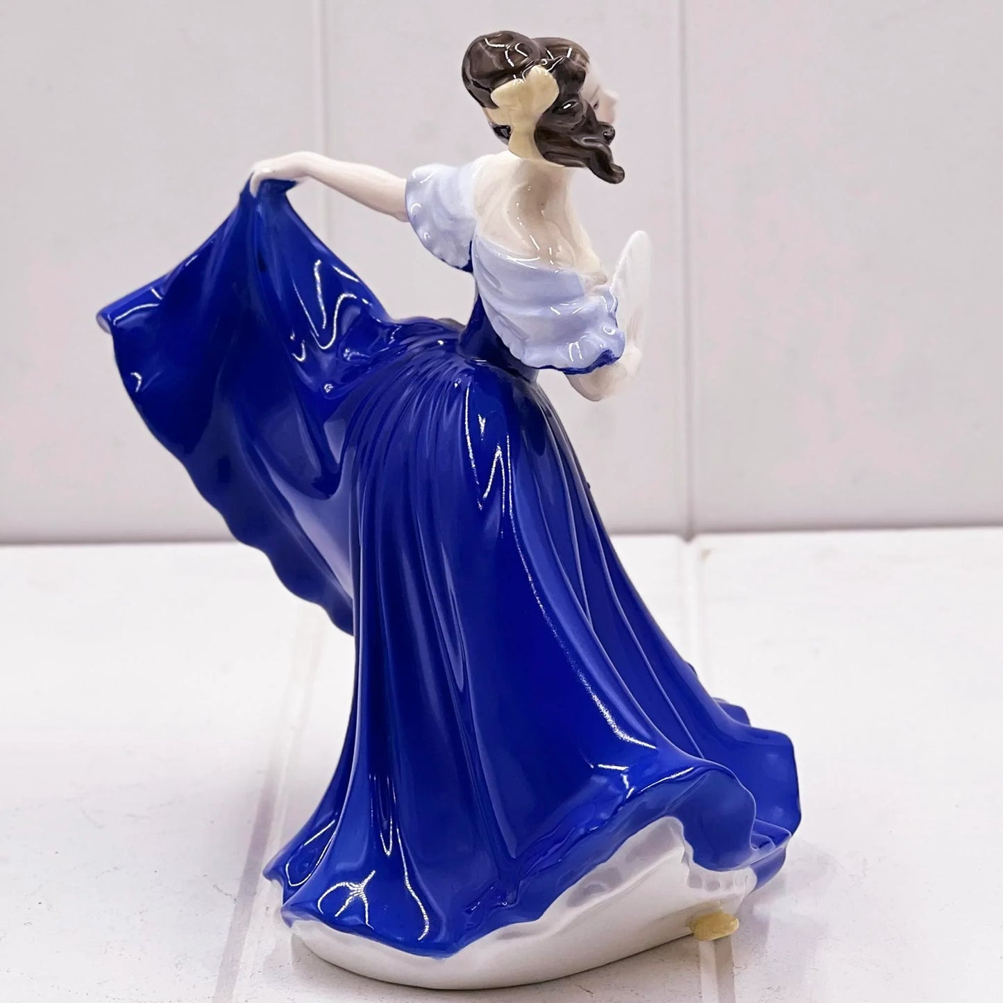 Royal Doulton HN2791 Elaine Figurine