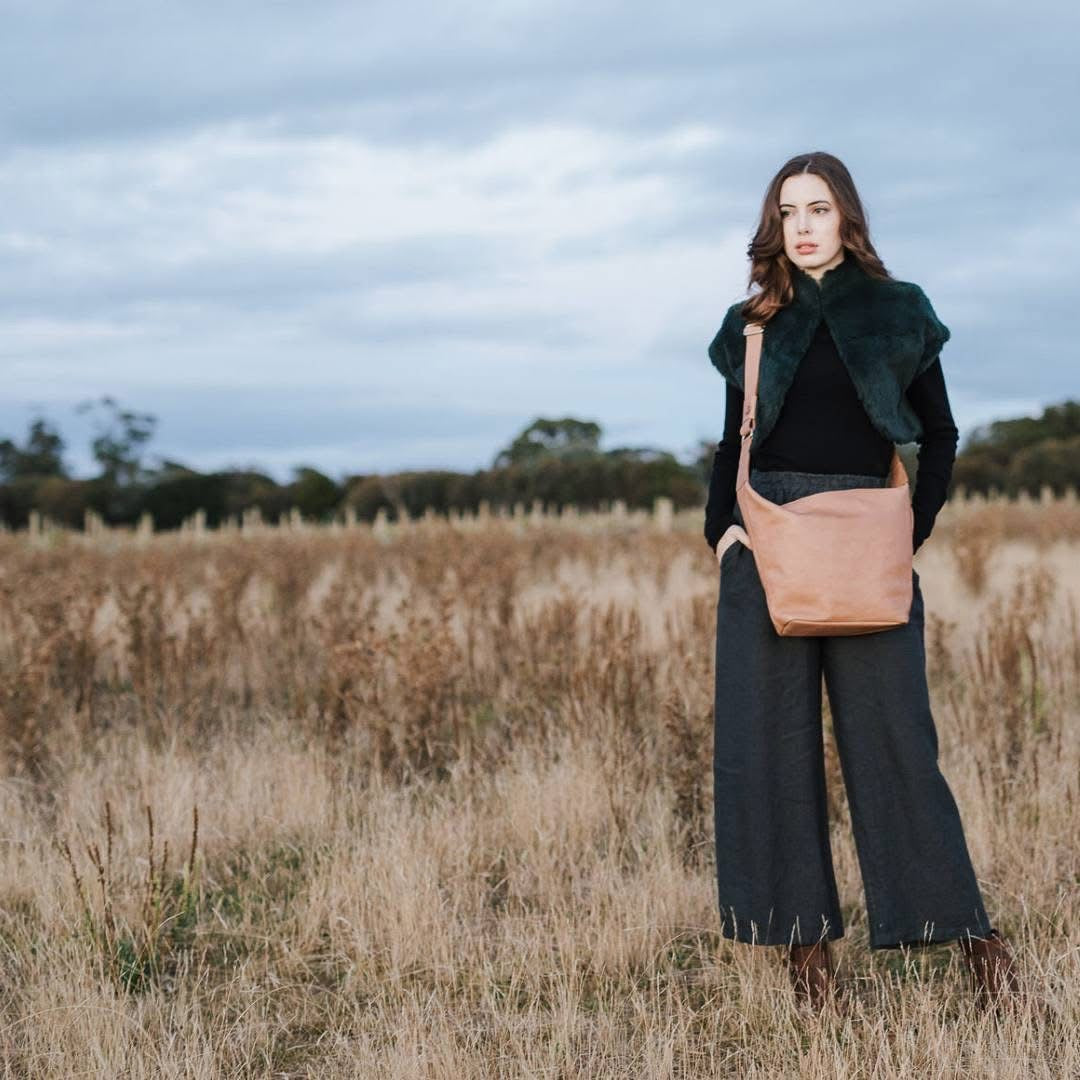 Ella Medium Slouch Bag in Vintage Tan