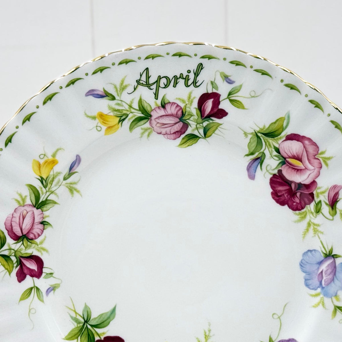 Royal Albert Flower of the Month April — Sweet Pea Dessert Plate, 21cm, Vintage Bone China, Made in England