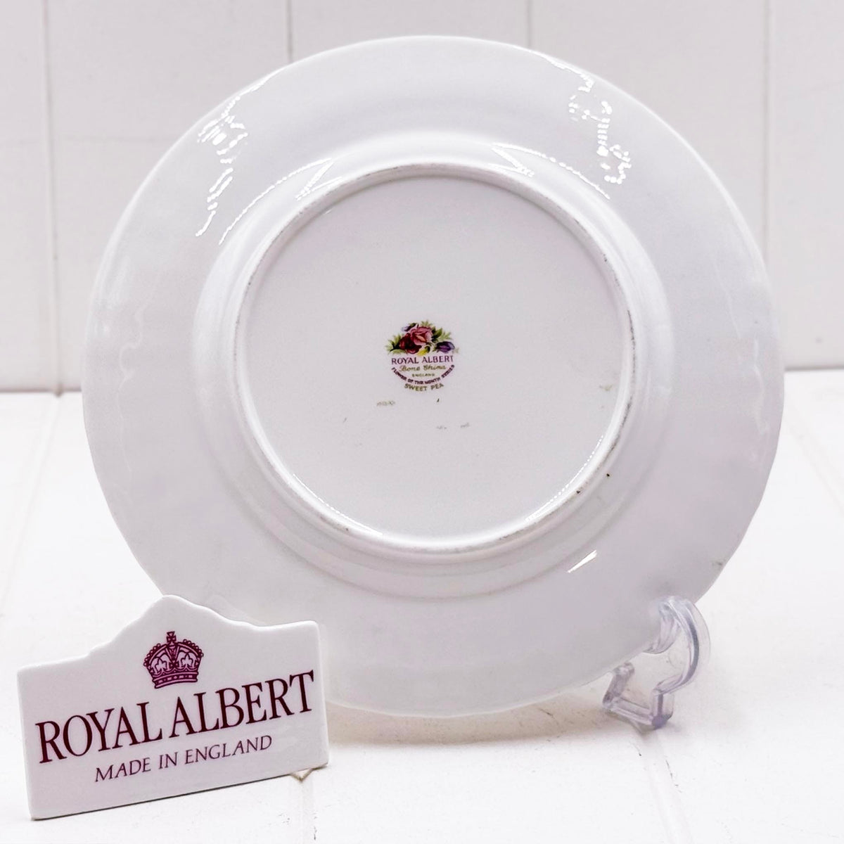 Royal Albert Flower of the Month April Sweet Pea dessert plate, 21cm, showing full sweet pea floral wreath with gold trim