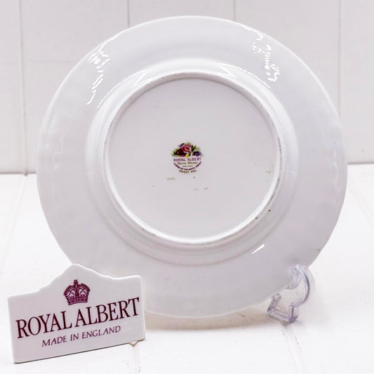 Royal Albert Flower of the Month April Sweet Pea dessert plate, 21cm, showing full sweet pea floral wreath with gold trim