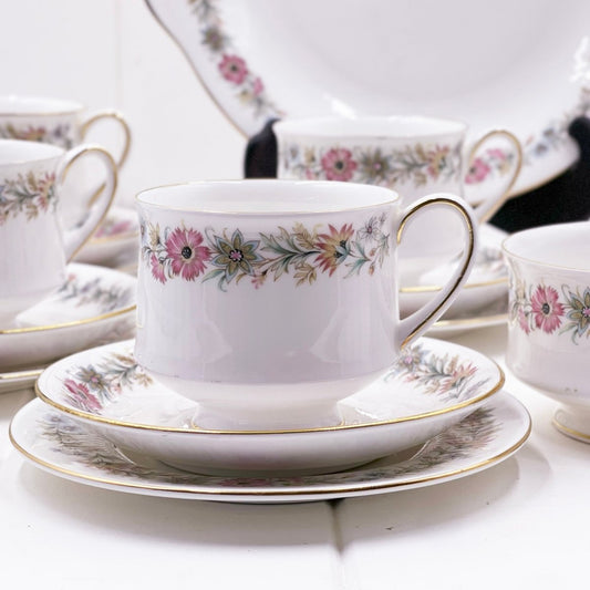 Paragon Belinda Tea Set - Complete Service for 6 - Exquisite Homewares