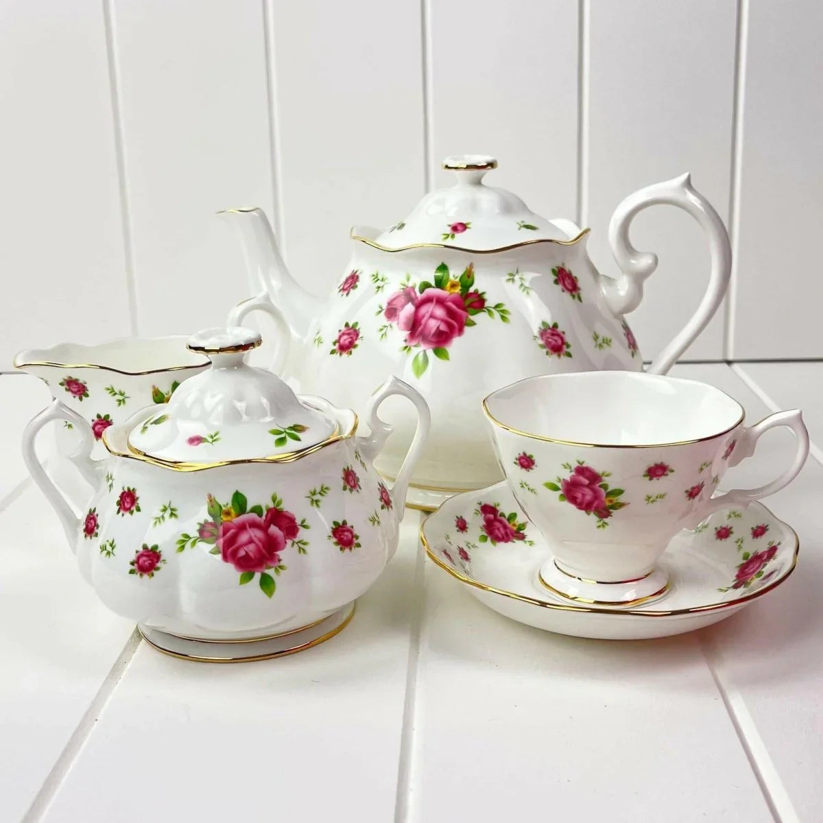 Royal Albert New Country Roses Large White Teapot - Exquisite Homewares 
