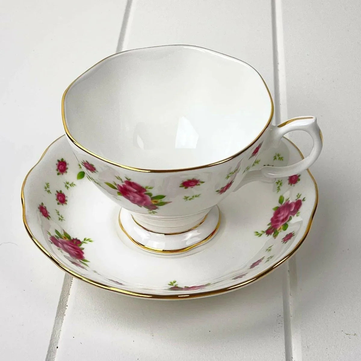 Royal Albert New Country Roses White Duo - Exquisite Homewares 