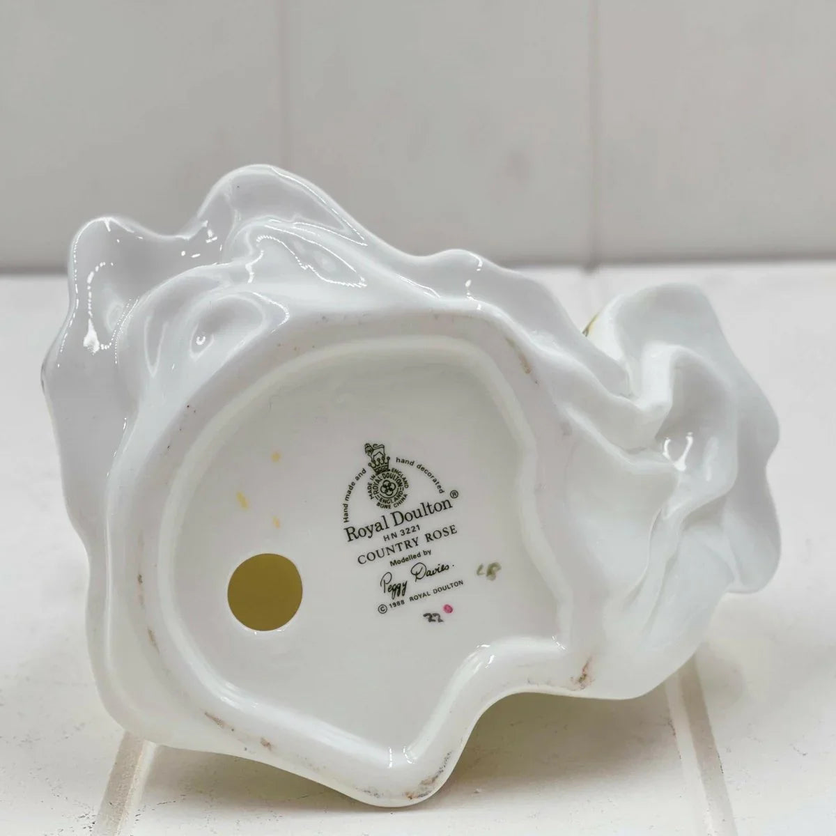 Royal Doulton Country Rose HN3221 Figurine - 21cm 1988 Old Country Roses Pattern - Exquisite Homewares 